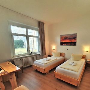 Zimmer mit zwei Einzelbetten